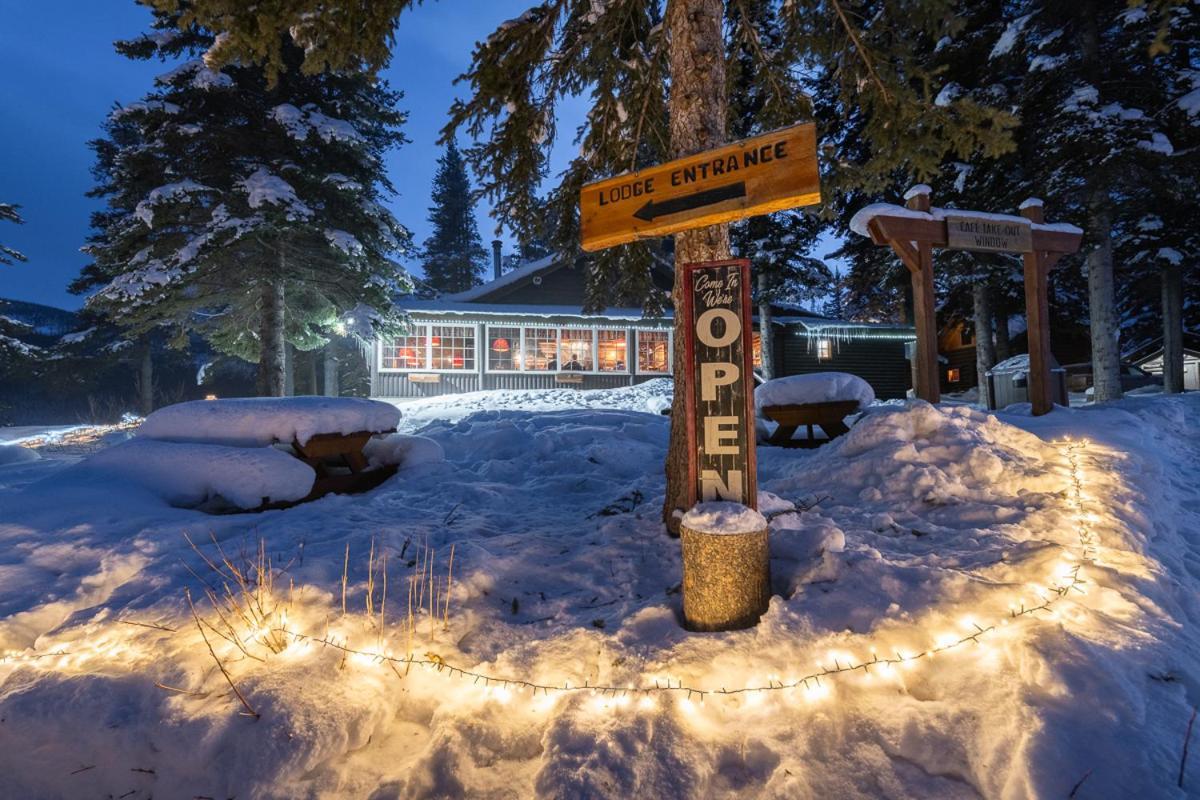 Storm Mountain Lodge & Cabins Castle Junction Extérieur photo