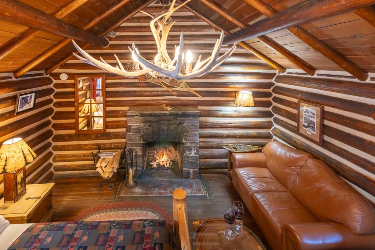 Storm Mountain Lodge & Cabins Castle Junction Extérieur photo