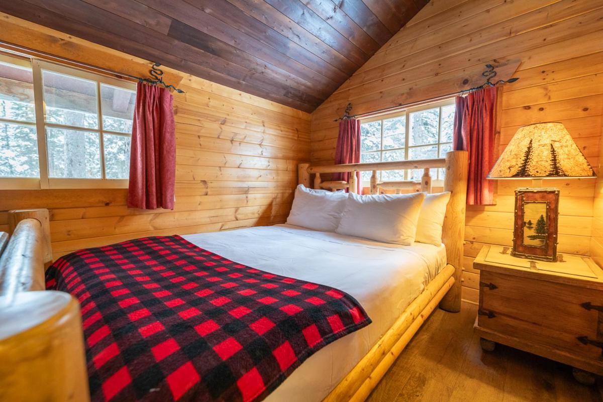 Storm Mountain Lodge & Cabins Castle Junction Extérieur photo