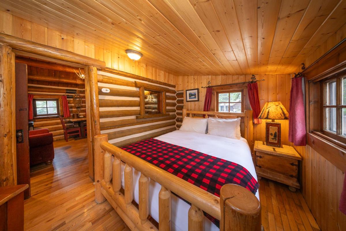 Storm Mountain Lodge & Cabins Castle Junction Extérieur photo