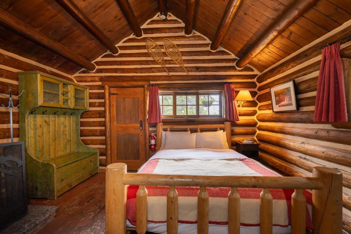 Storm Mountain Lodge & Cabins Castle Junction Extérieur photo