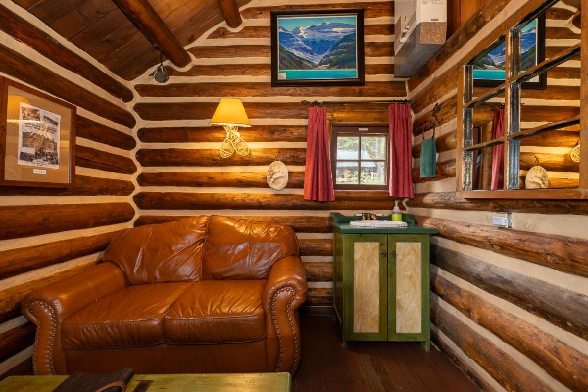 Storm Mountain Lodge & Cabins Castle Junction Extérieur photo