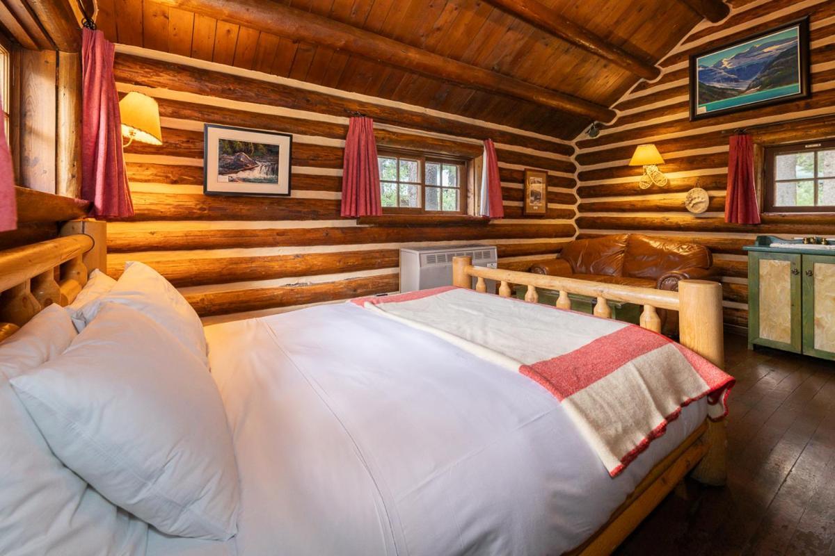 Storm Mountain Lodge & Cabins Castle Junction Extérieur photo